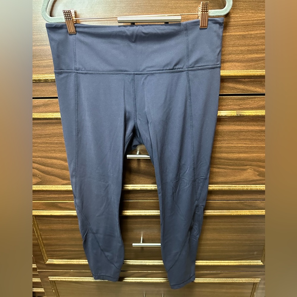 Athleta Salutation Tight 23” Size Large